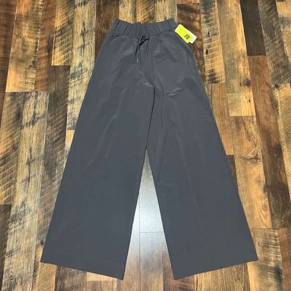 All in Motion Active Light High-Rise Wide Leg Pants - Picture 3 of 12